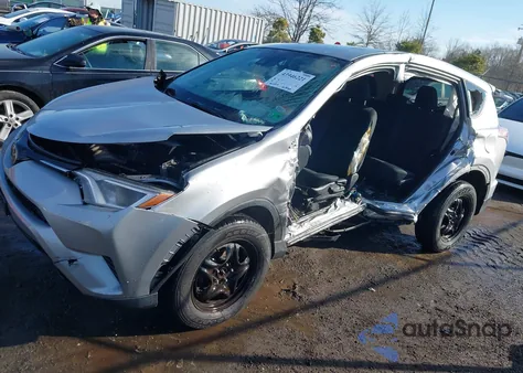 2018 Toyota Rav4 Le z USA, uszkodzony, nr VIN 2T3BFREVXJW717874